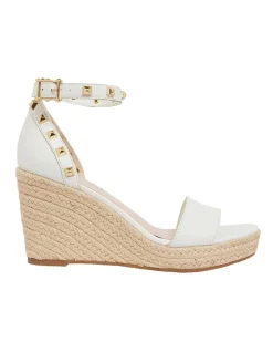 Coupon 💯 Pink Inc Shadow White Glove 🩴 Sandals 🥰